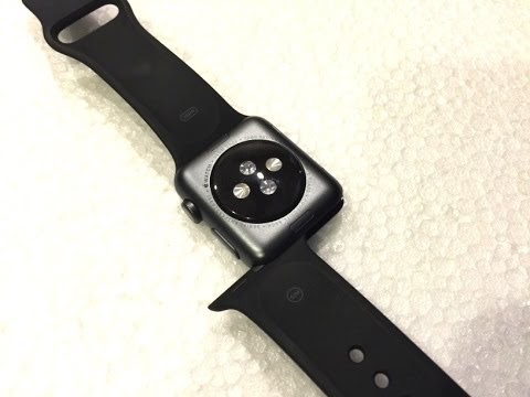 band release button on apple watch 4