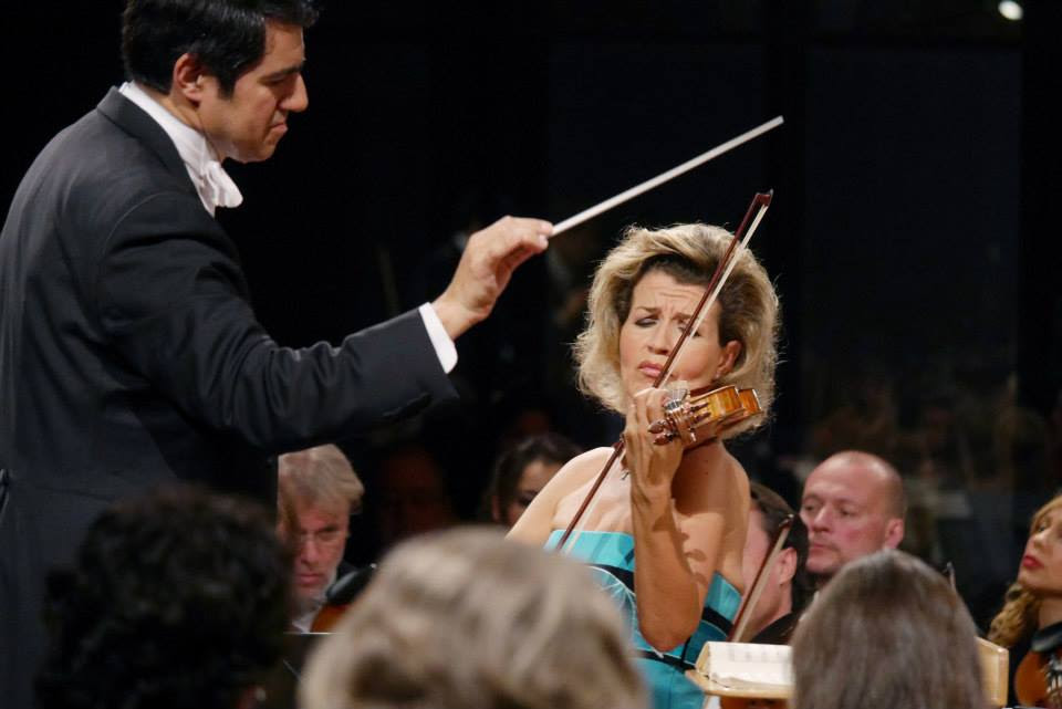 Harth-Bedoya dirigiendo a Anne-Sophie Mutter en gira por España (Facebook)