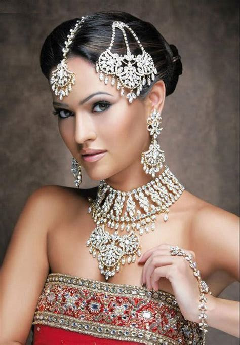 Indian Style Makeup and Hairstyle Looks for Brides Indian Style Makeup and Hairstyle Looks for Brides