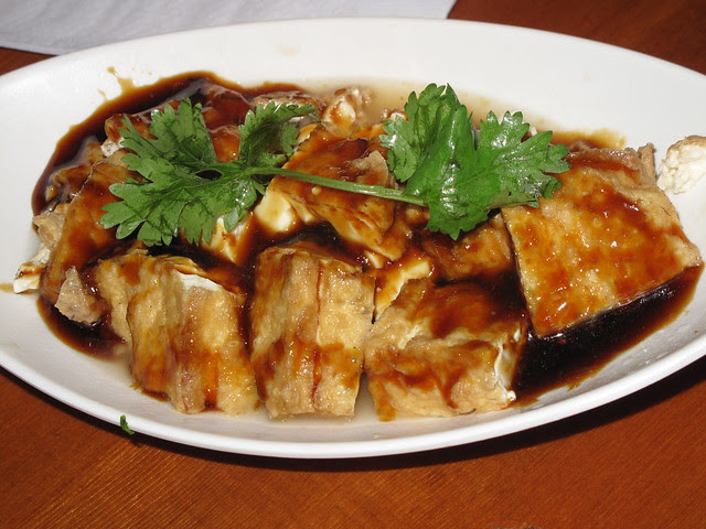 Stewed tofu with garlic sauce - 油豆腐