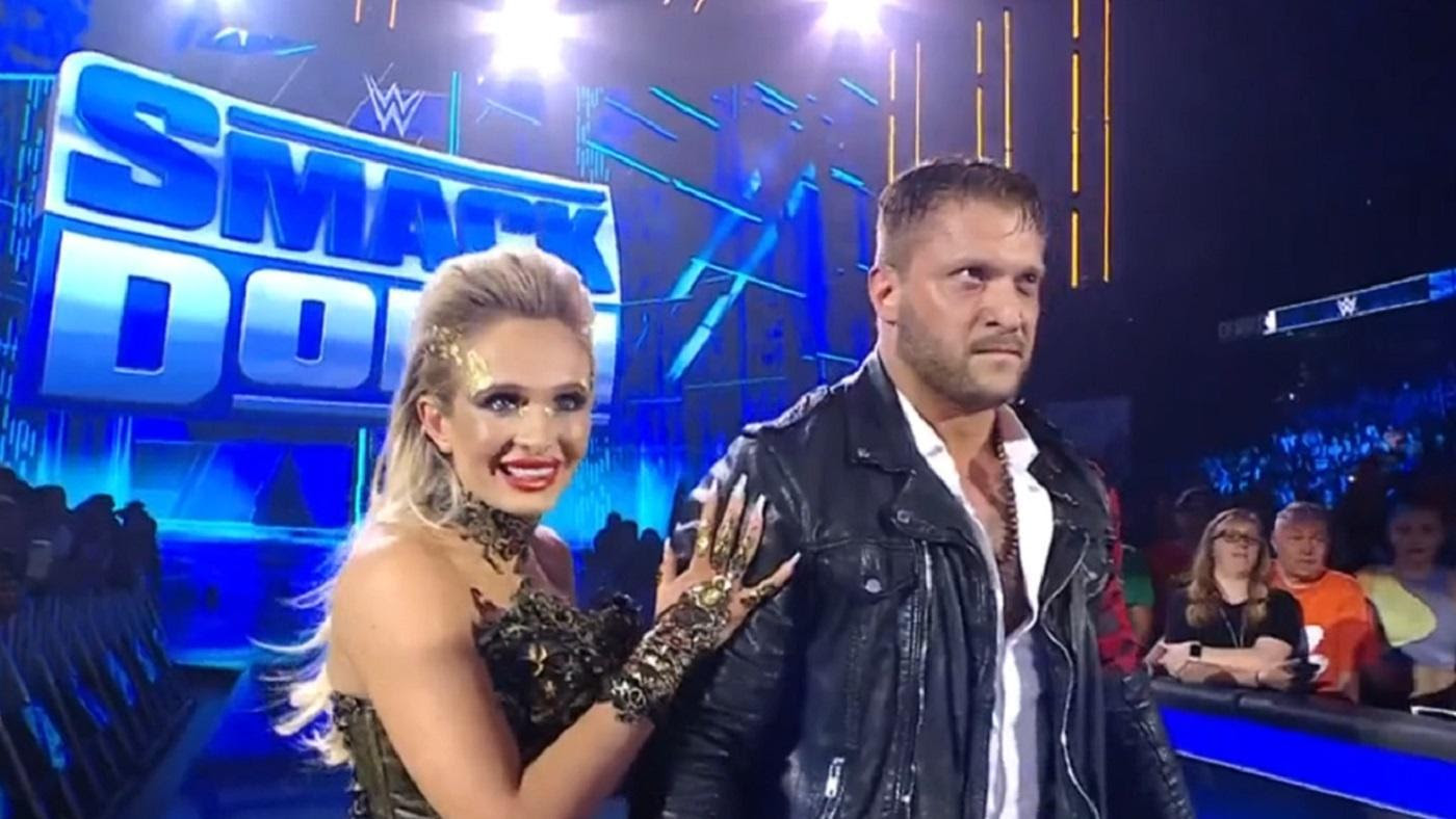 WWE SmackDown results, recap, grades: Karrion Kross and Scarlett make surprise return, stare down Roman Reigns