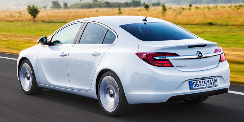 Opel Insignia 4 puertas Blanco alpino. Modelo 2014 Opel Insignia 2014. Cuatro puertas.