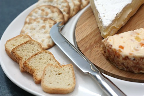 Crackers & Mini toasts & cheese knife