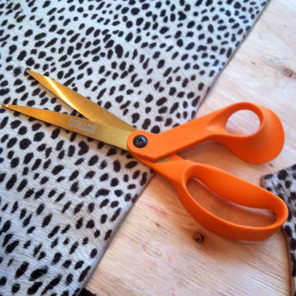 Little Green Notebook: How to Upholster Bench Corners