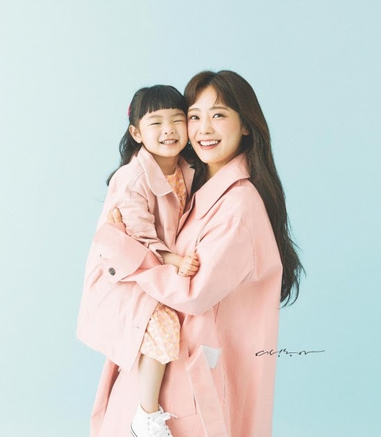 'Moon Hee Jun So Yul' Moon Hee-yul, mother So Yul with magazine model