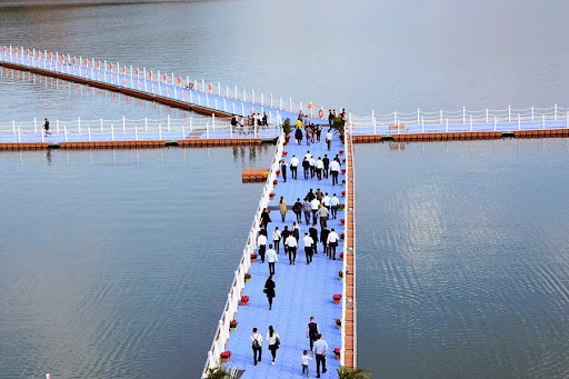 World's longest floating walkway in Guizhou