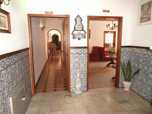 http://www.hoteldonaleonor.pt/