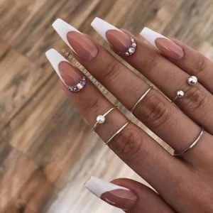 Featured image of post French Manicure Acrylics / The french manicure is a very popular style that has had many names given to it.