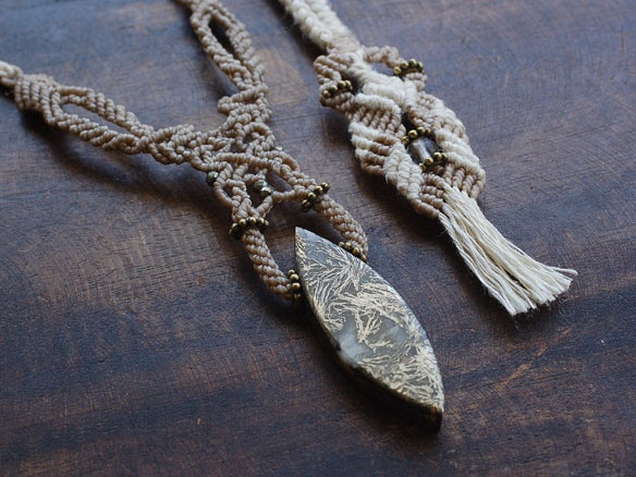 http://www.pinterest.com/pin/58828338856816978/ federpyrite necklace