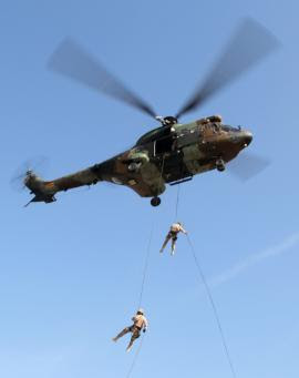 Rápel desde helicóptero en el Machete