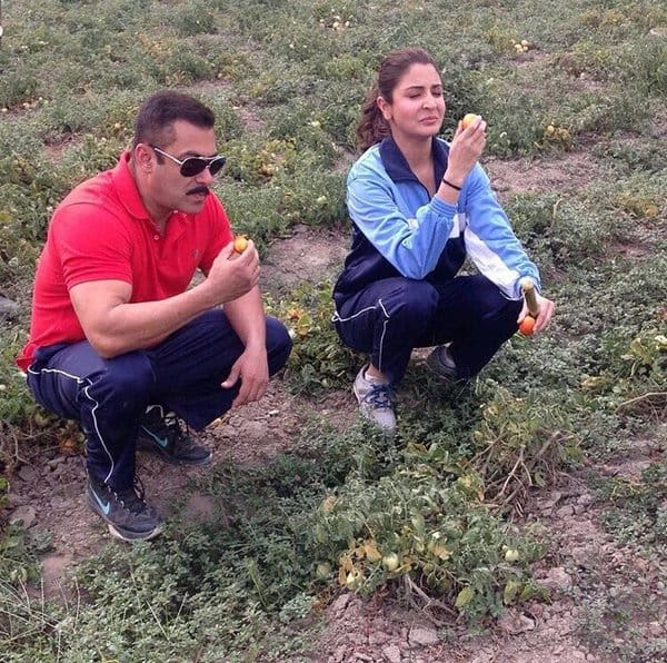 Salman and Anushka spotted eating TAMATAR on the sets of Sultan