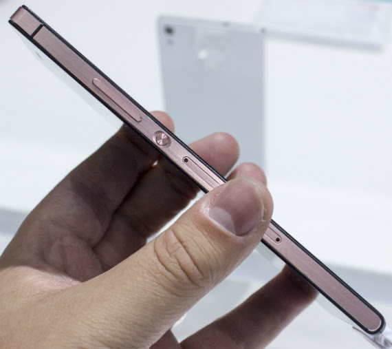 huawei-ascend-p7-sapphire-edition-02-570