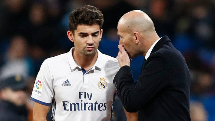 Indosport - Zinedine Zidane bersama dengan sang putra, Enzo Zidane.