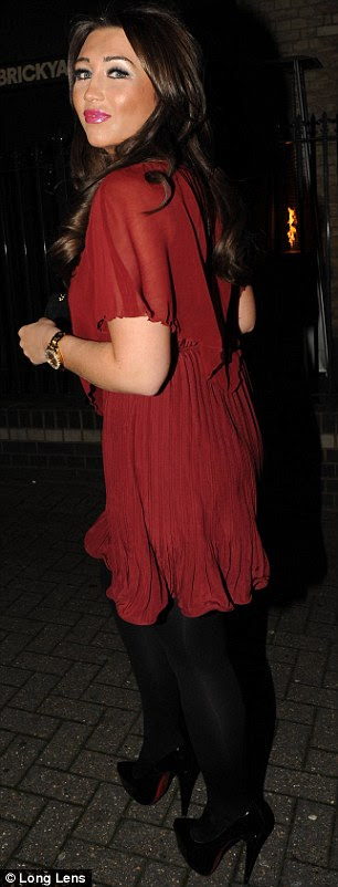 http://i.dailymail.co.uk/i/pix/2012/01/15/article-0-0F76887600000578-534_306x802.jpg
