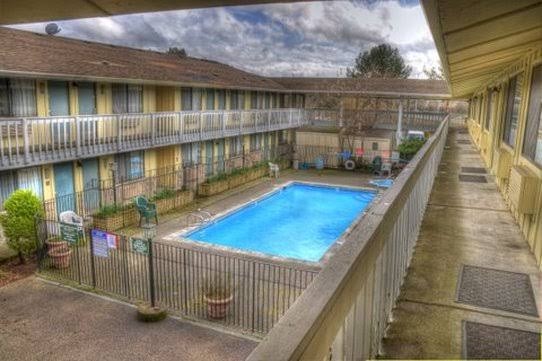 Peppertree Inn