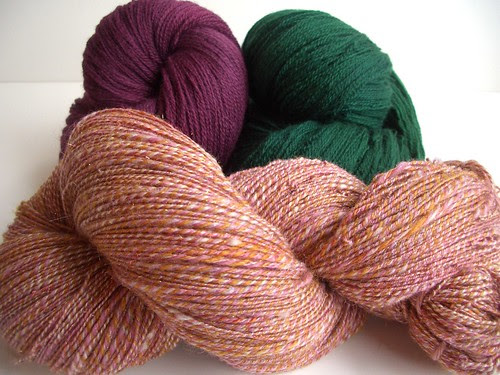KP merino lace, 880yds, closest to the real color, with Roses in the Snow