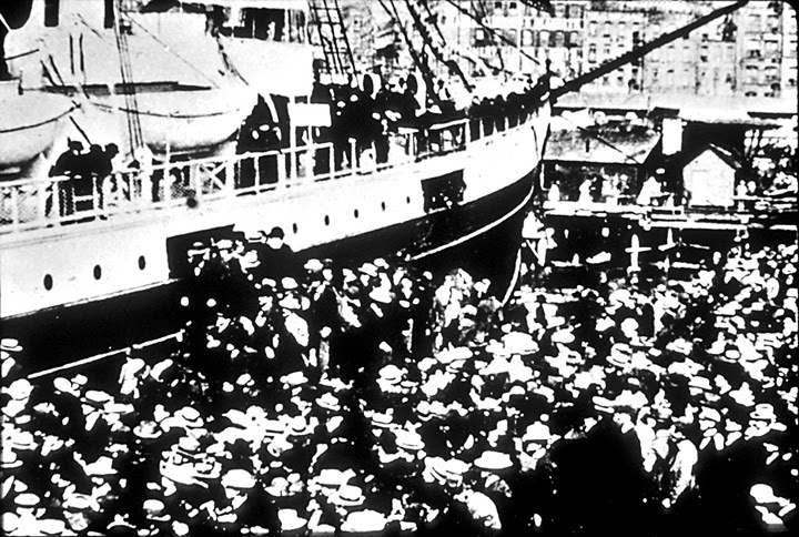 Crowd tries to board sailing vessel in 1897.  Black and white image.