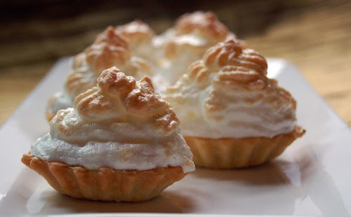 passionfruit curd meringue pies© by haalo