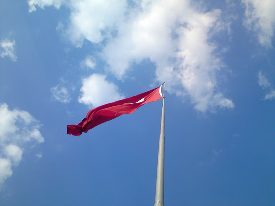 NusheNilüfer: Turkish flag and the clouds...