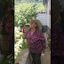 Doña orfa cuidando su jardin en la finca en Barbosa Antioquia