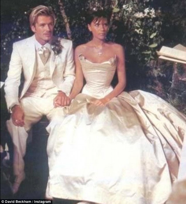 A imagem do amor: Victoria e David Beckham, DVB marca, estavam comemorando 17 anos de casamento em um número de jorrando mensagens Instagram compartilhados na segunda-feira, com recapitular encaixe para o seu casamento