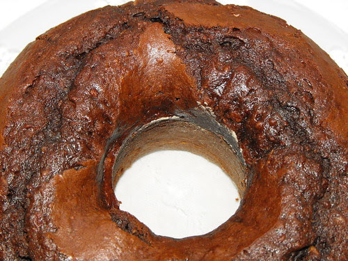 Bolo de chocolate, courgette e avelã
