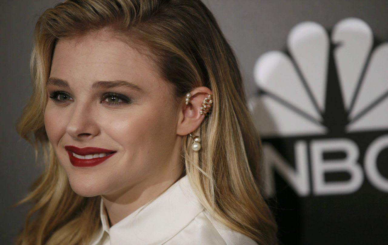 http://celebmafia.com/wp-content/uploads/2014/12/chloe-moretz-2014-people-magazine-awards-in-beverly-hills_10.jpg