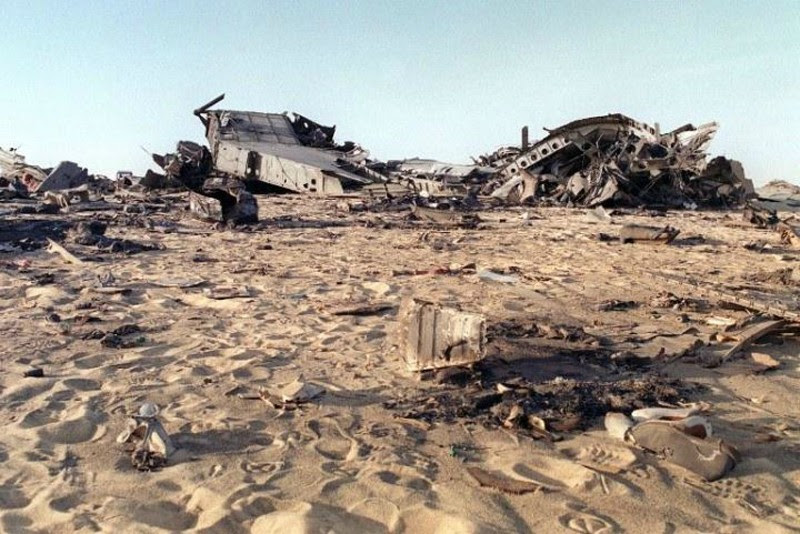 Wreckage from UTA772 in the Sahara Desert Wreckage from UTA772
