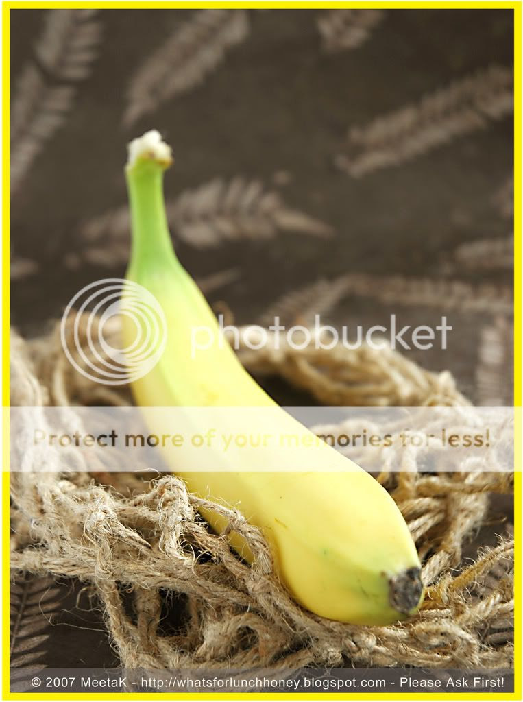Banana (01) by MeetaK