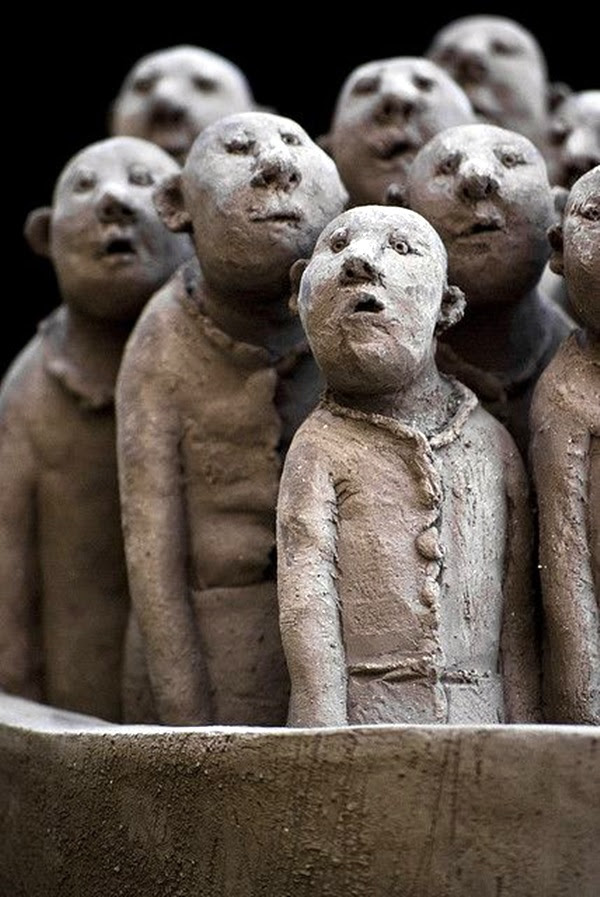 Astonishingly Life-Like Figuratives Sculptures (24)