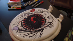 I DRAW ON TOILET SEATS