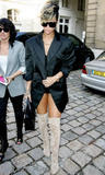 Rihanna Minivestido Botas Mosqueteras Paris Fashion Week