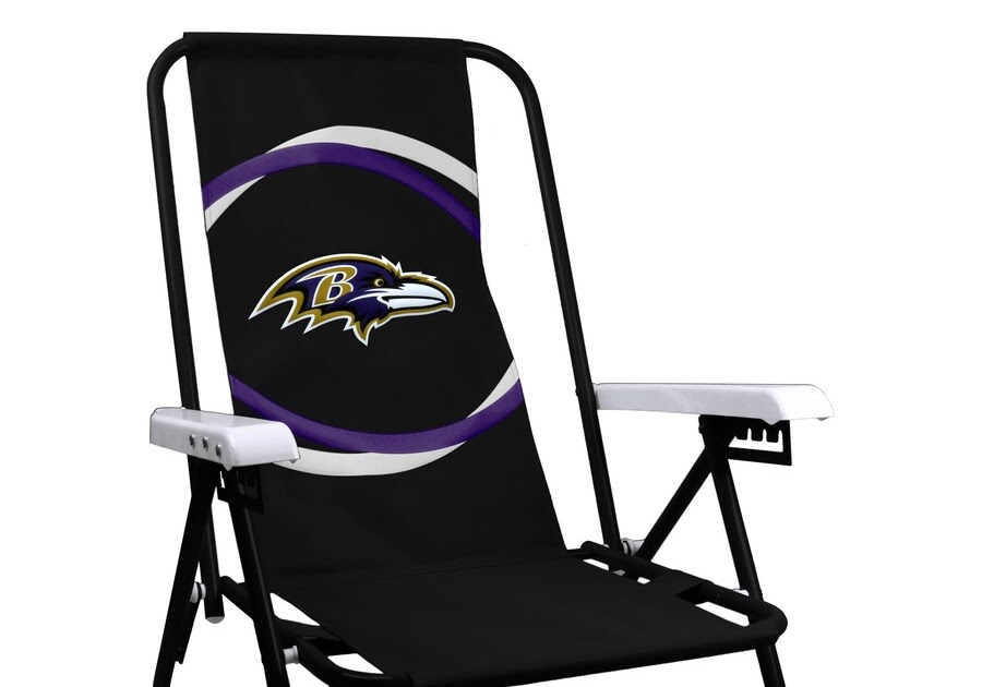  Ravens Beach Chair with Simple Decor