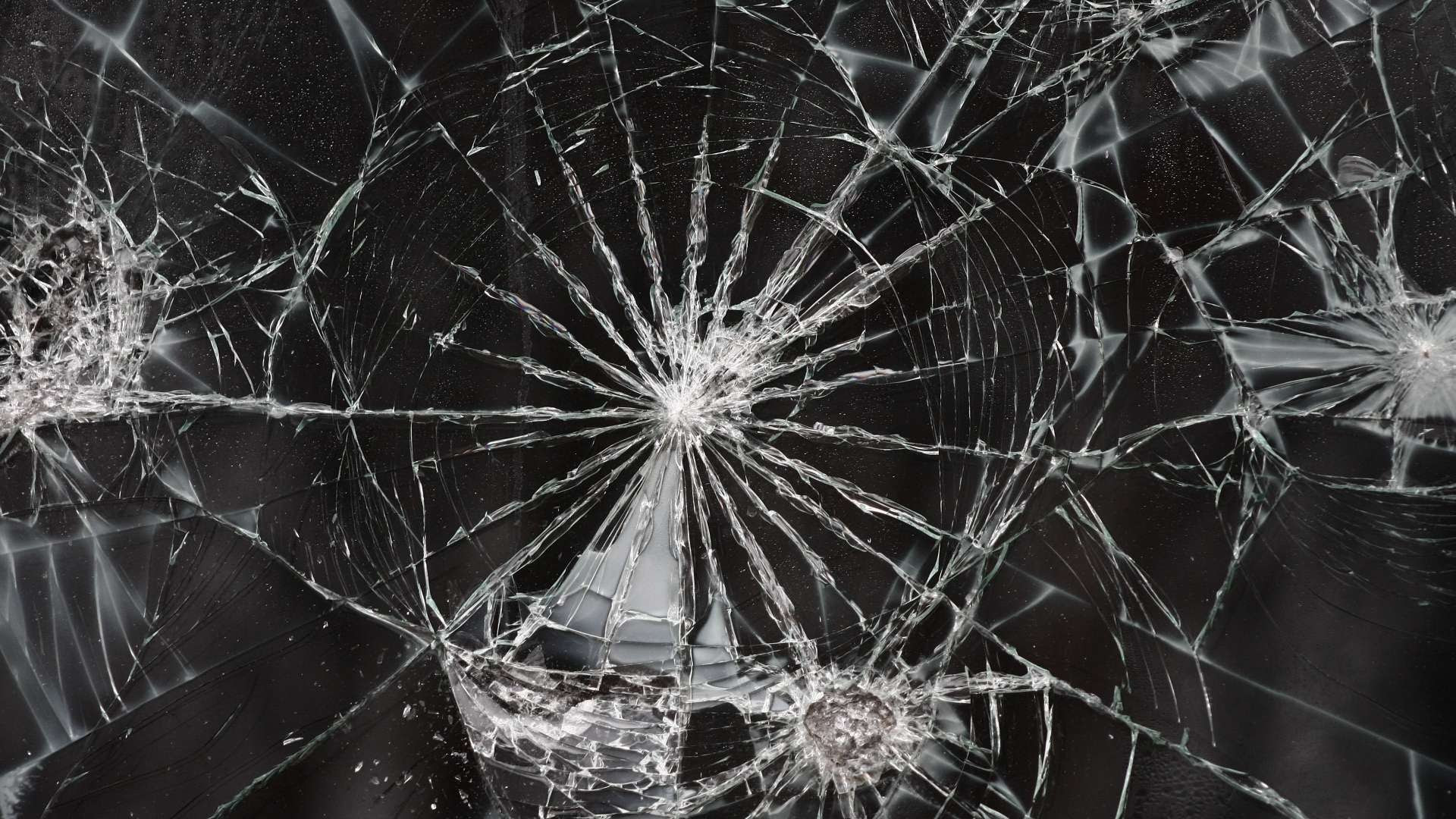 Wallpapers Of Cracked Phone Screen You Ca Use To Prank Someone Wallpapers Of Cracked Phone Screen You Ca Use To Prank Someone