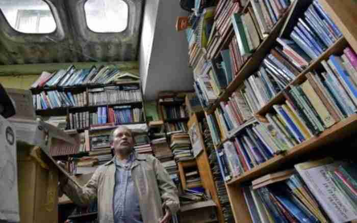Σκουπιδιάρης μάζεψε 25.000 βιβλία από τα σκουπίδια και με αυτά έφτιαξε βιβλιοθήκη για τα φτωχά παιδιά. Οι φωτογραφίες είναι εκπληκτικές. Σκουπιδιάρης μάζεψε 25.000 βιβλία από τα σκουπίδια και με αυτά έφτιαξε βιβλιοθήκη για τα φτωχά παιδιά. Οι φωτογραφίες είναι εκπληκτικές.