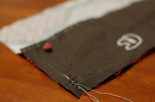How to make a button pouch with two pockets 11