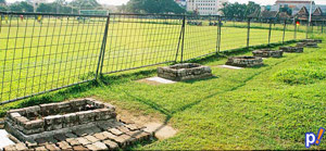 kuburan3 Kuburan di sekitar lapangan karebosi