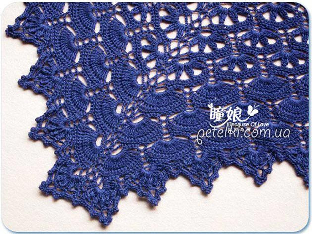 Hermosa ganchillo chal azul. El esquema de hacer punto Hermosa ganchillo chal azul. El esquema de hacer punto