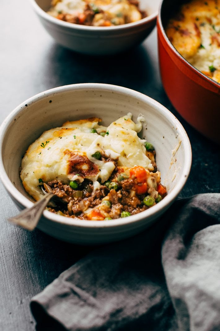 Easy Rustic Shepherd's Pie with the Cheesiest Mashed Potatoes - a few simple ingredients really elevate this shepherd's pie! So good you'll never try another recipe! #shepherdspie #cottagepie #meatpie #shepherdscasserole #stpatricksday | Littlespicejar.com