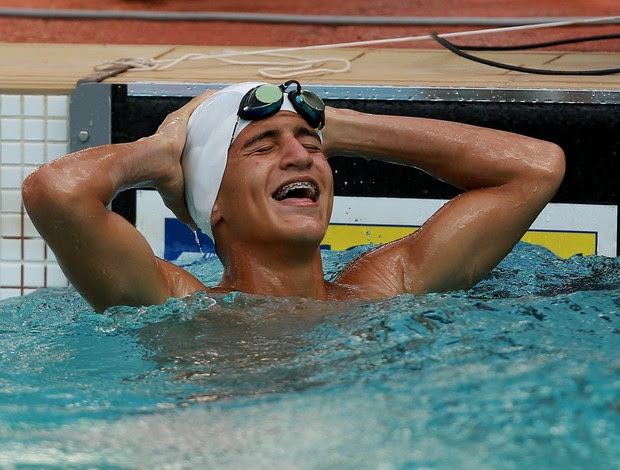 Lucas Santos, nadador potiguar, comemora vitórias nas Olimpíadas Escolares (Foto: Satiro Sodre/AGIF/COB)