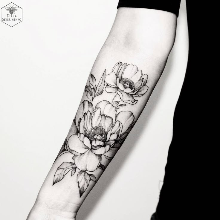 tatuaggio arm significato unterarm linien tatuaggi tatoeage blackwork leven vine lotus severinenko delicate voi prossimo selezionato alcune abbiamo pinterify depuis