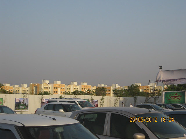 Visitors' cars & Dreams Nivara - Visit Gagan Akanksha, 1 BHK 1.5 BHK & 2 BHK Flats near Prayagdham, at Koregaon Mul, Uruli Kanchan, off Pune Solapur Highway, Pune 412202