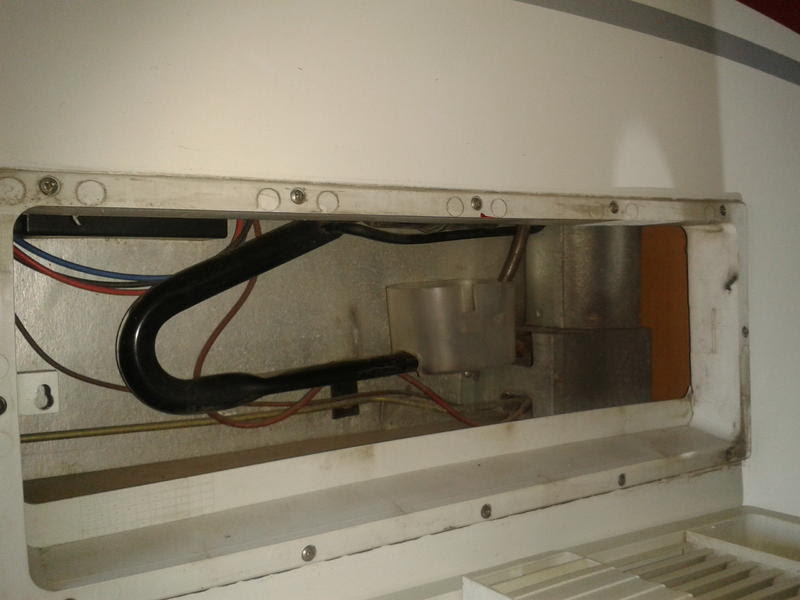 Kühlschrank Kondenswasserbehalter Ausbauen