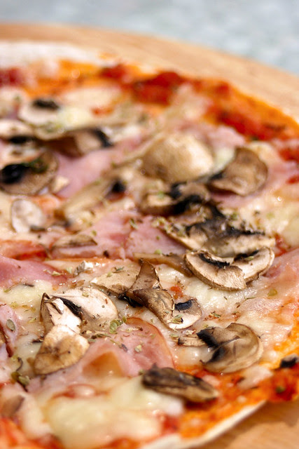 Prosciutto Funghi Pizza