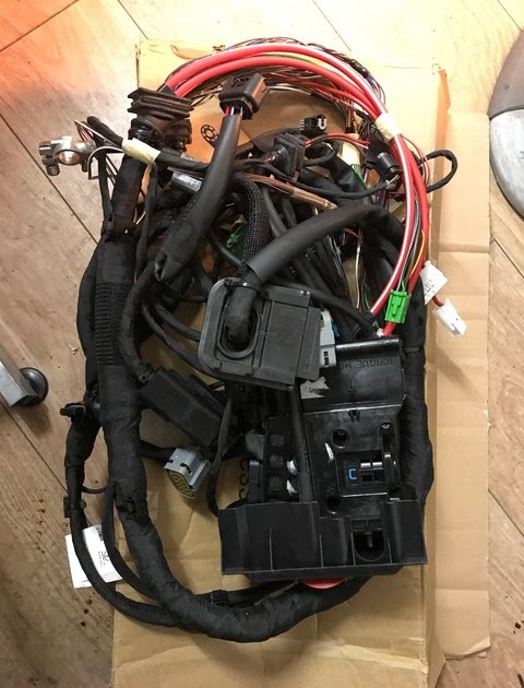 W204 Engine Harness - 08-12 MERCEDES-BENZ W204 C300 ENGINE MOTOR WIRING