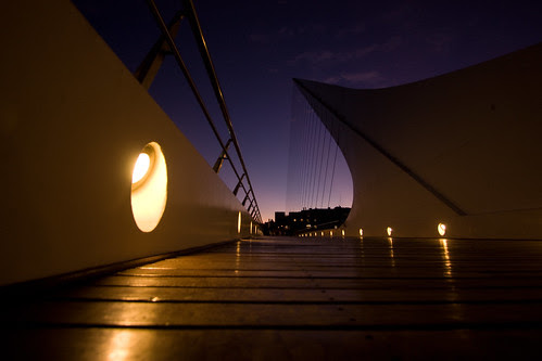 un puente dedicado a la mujer