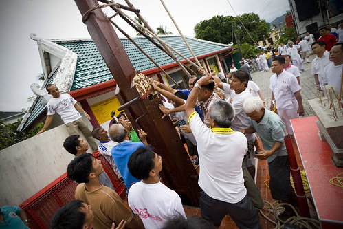 Go Teng Pole Raising