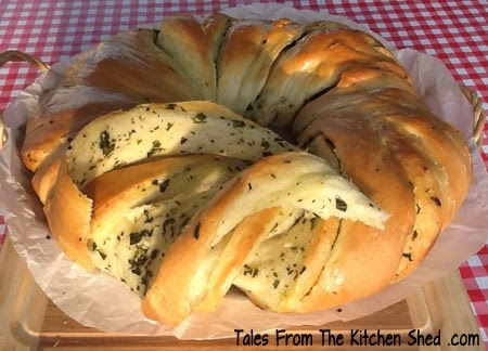 Who can resist soft warm bread fresh from the oven ? Kitchen Shed Garlic & Herb Twister Bread is perfect for sharing !