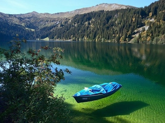 perierga.gr - Μια "διάφανη" λίμνη να την... πιεις στο ποτήρι!