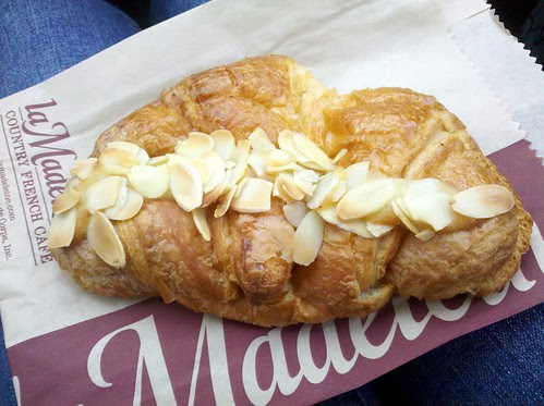 Almond Crosiant
